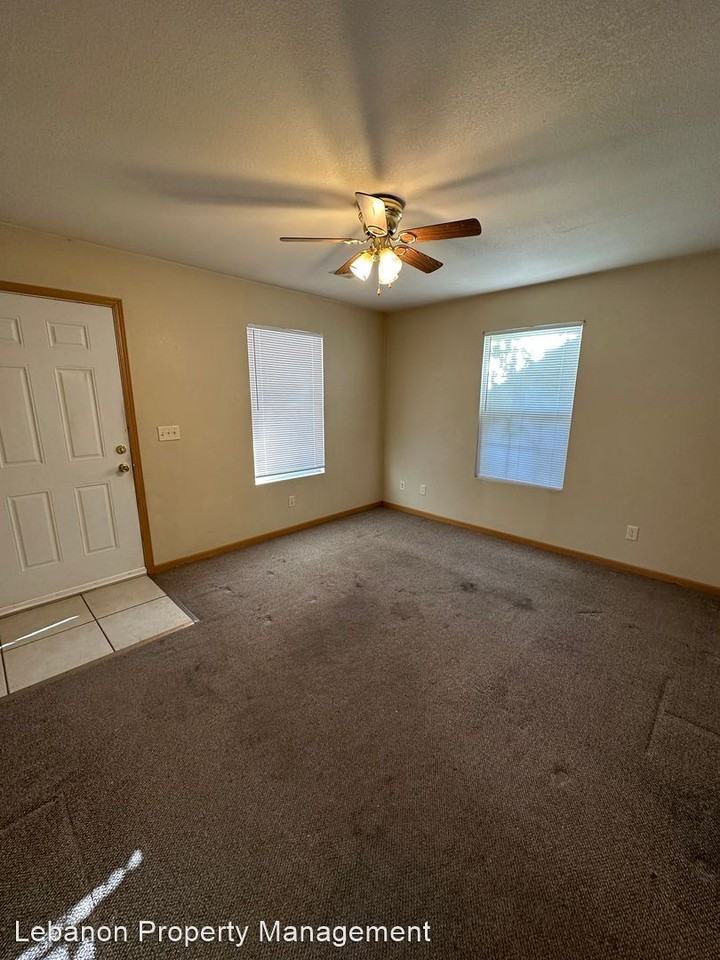 547 N Monroe St - Photo 2 of 7
