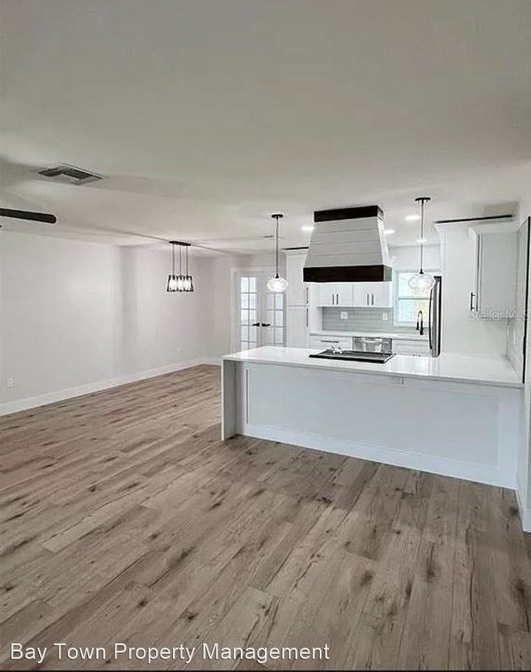 3136 Laird Dr - Photo 3 of 22