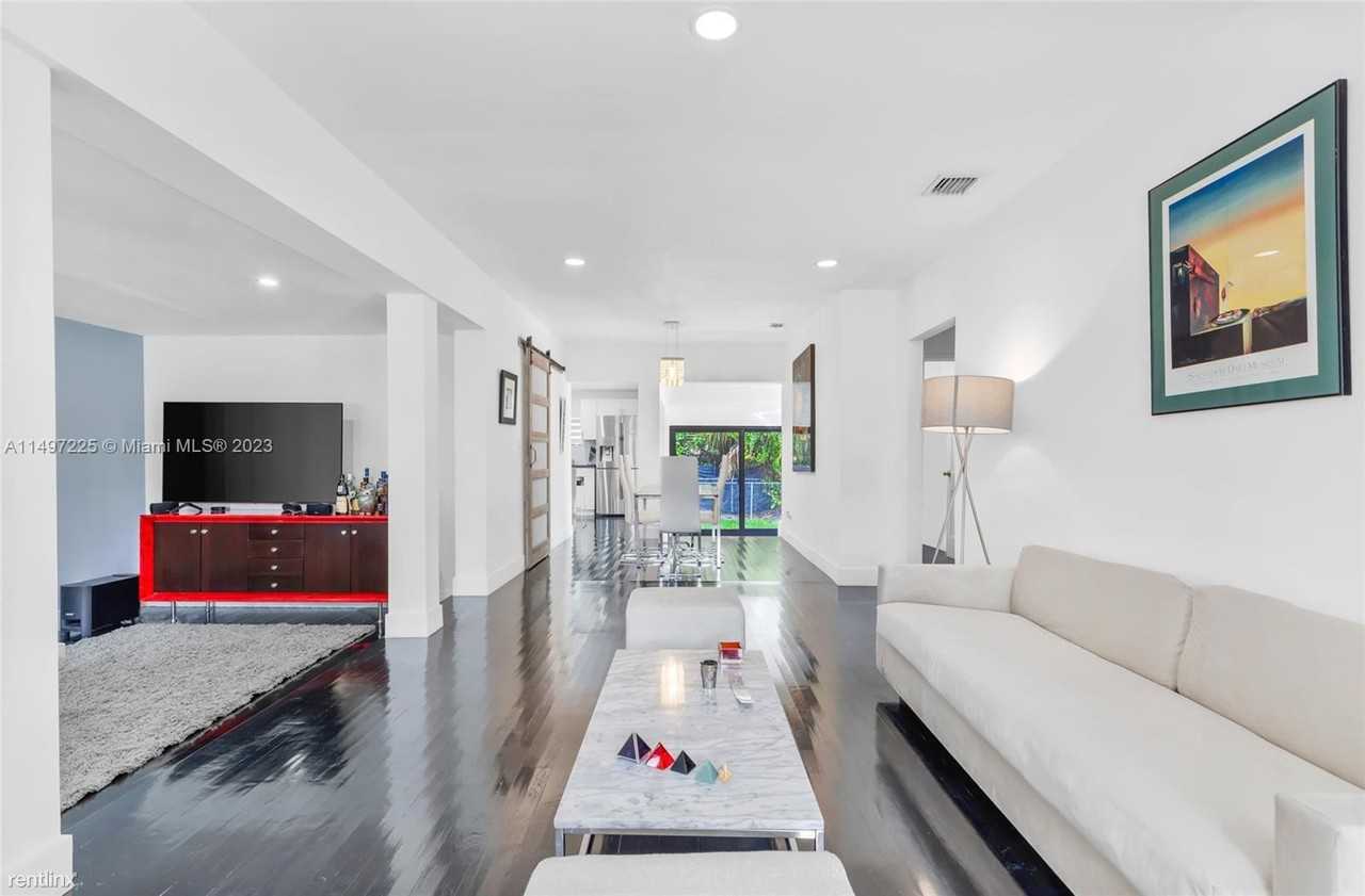 6541 Sw 18th St - Photo 3 of 15