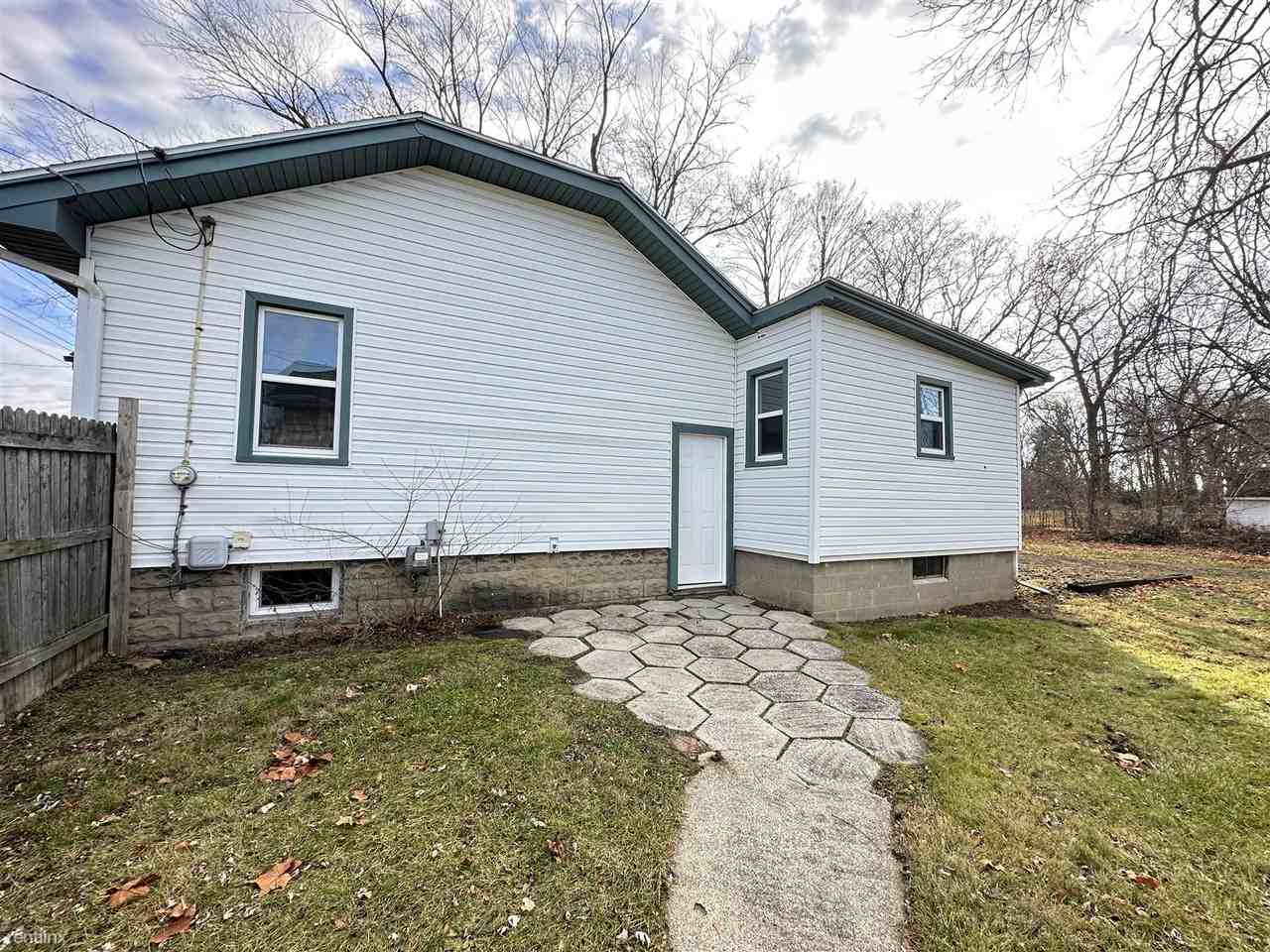 2517 Wildwood Ave - Photo 3 of 18