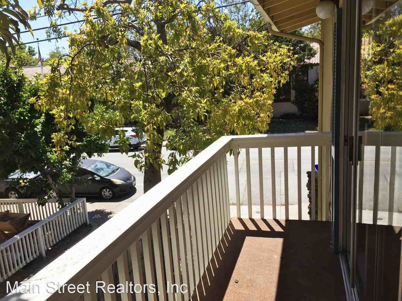 320 Center Street - Photo 3 of 10