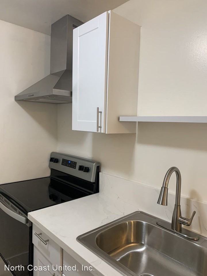 5479 Carlson Dr - Photo 2 of 9