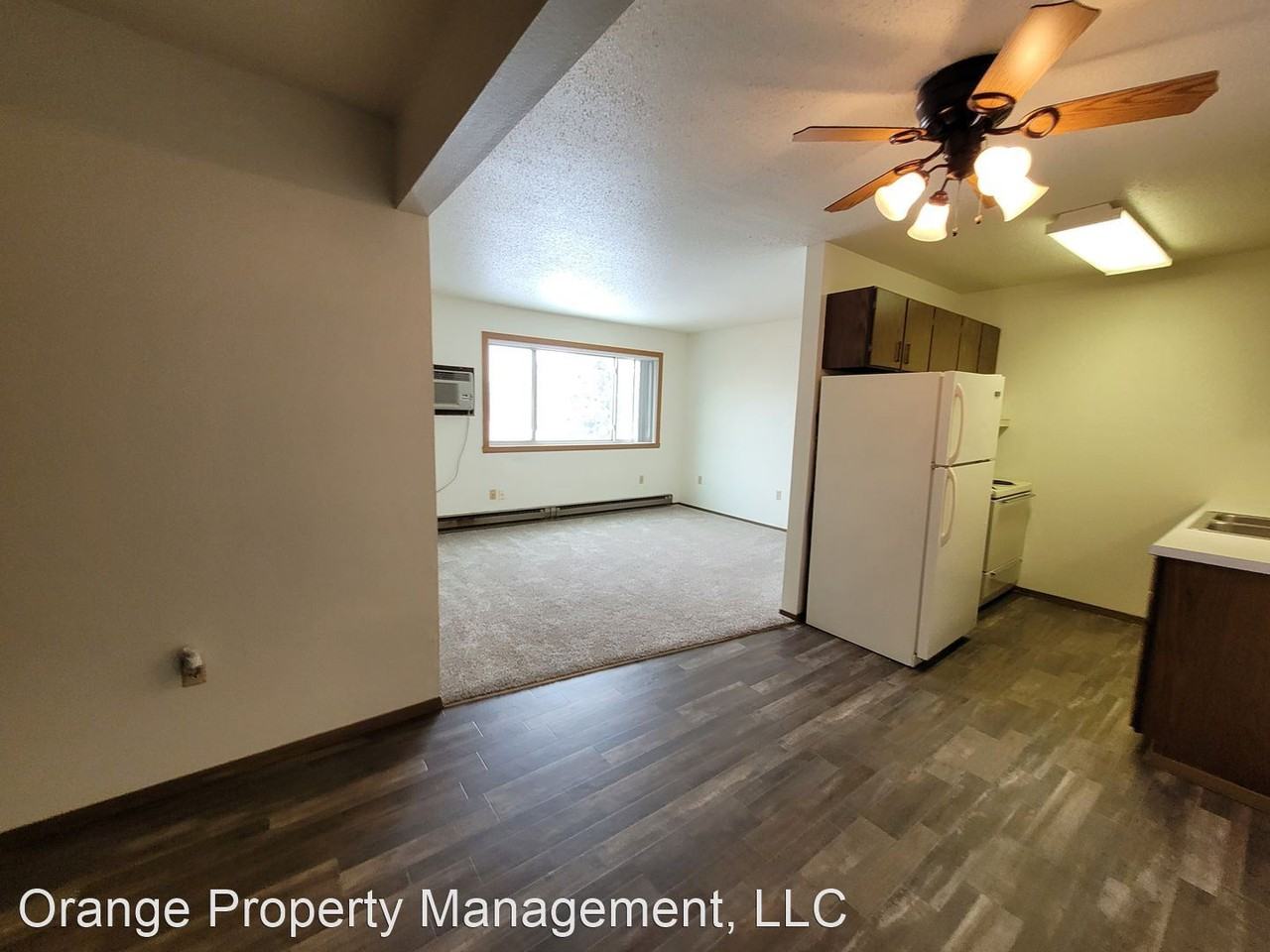 Great location right off of 13th Ave in Fargo, ND - Photo 2 of 35