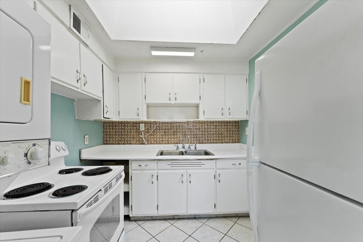 330 Brookline Ave - Photo 3 of 6