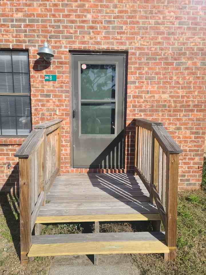 215 First St Se #B - Photo 2 of 15