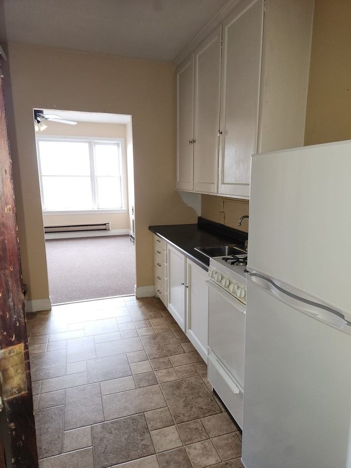 619 Main St - Photo 2 of 5