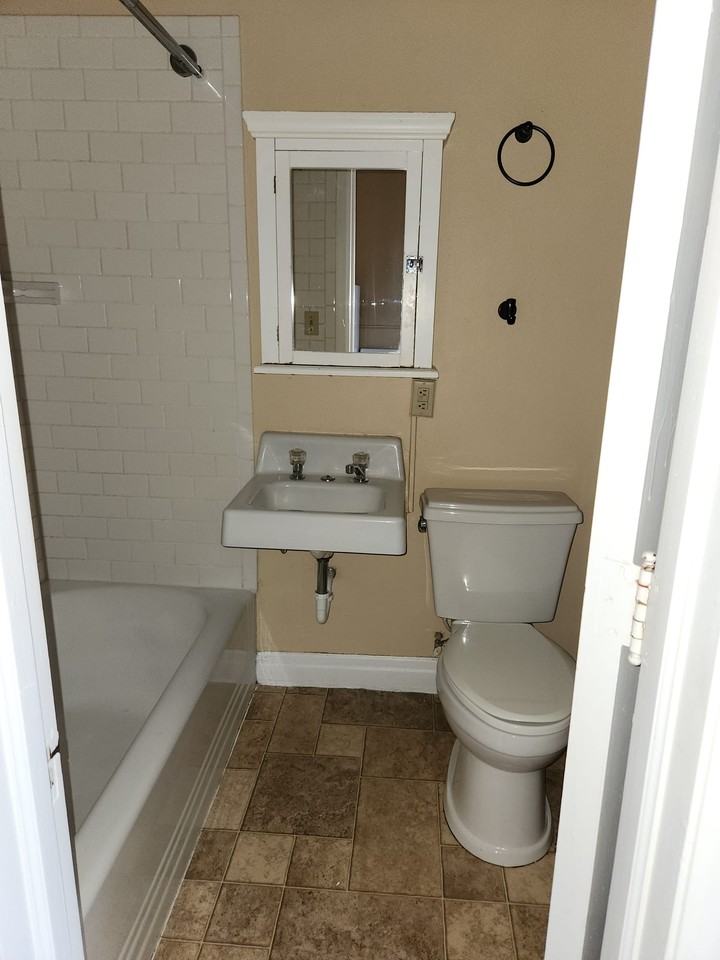 619 Main St - Photo 3 of 5