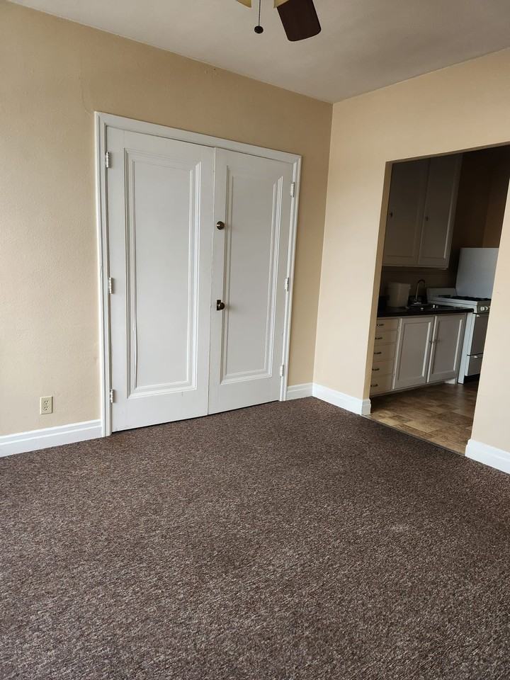 619 Main St - Photo 4 of 5