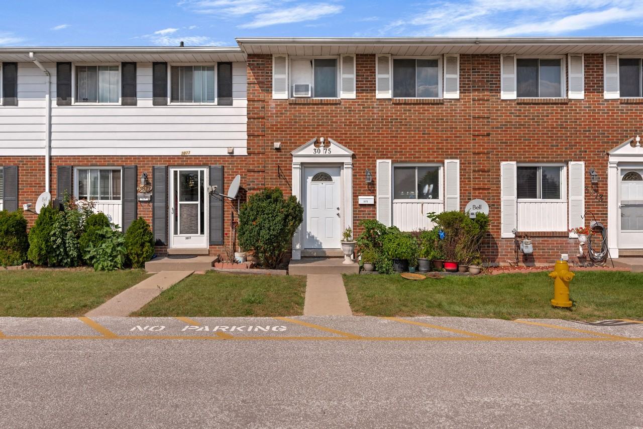 3075 Meadowbrook Lane, Windsor, ON N8T 3C5 3 Bedroom House for 2,099