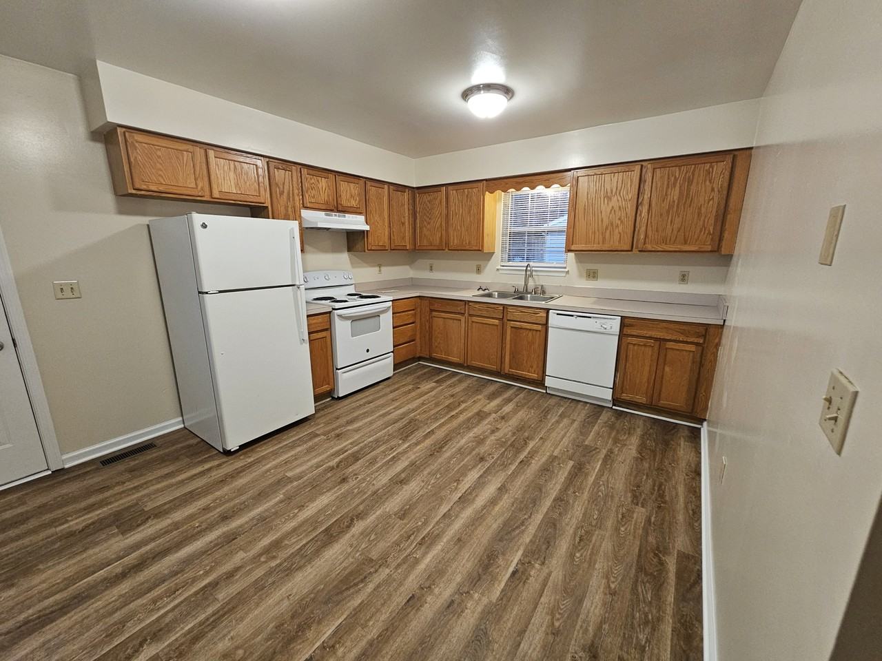 230 Maple Way - Photo 2 of 15