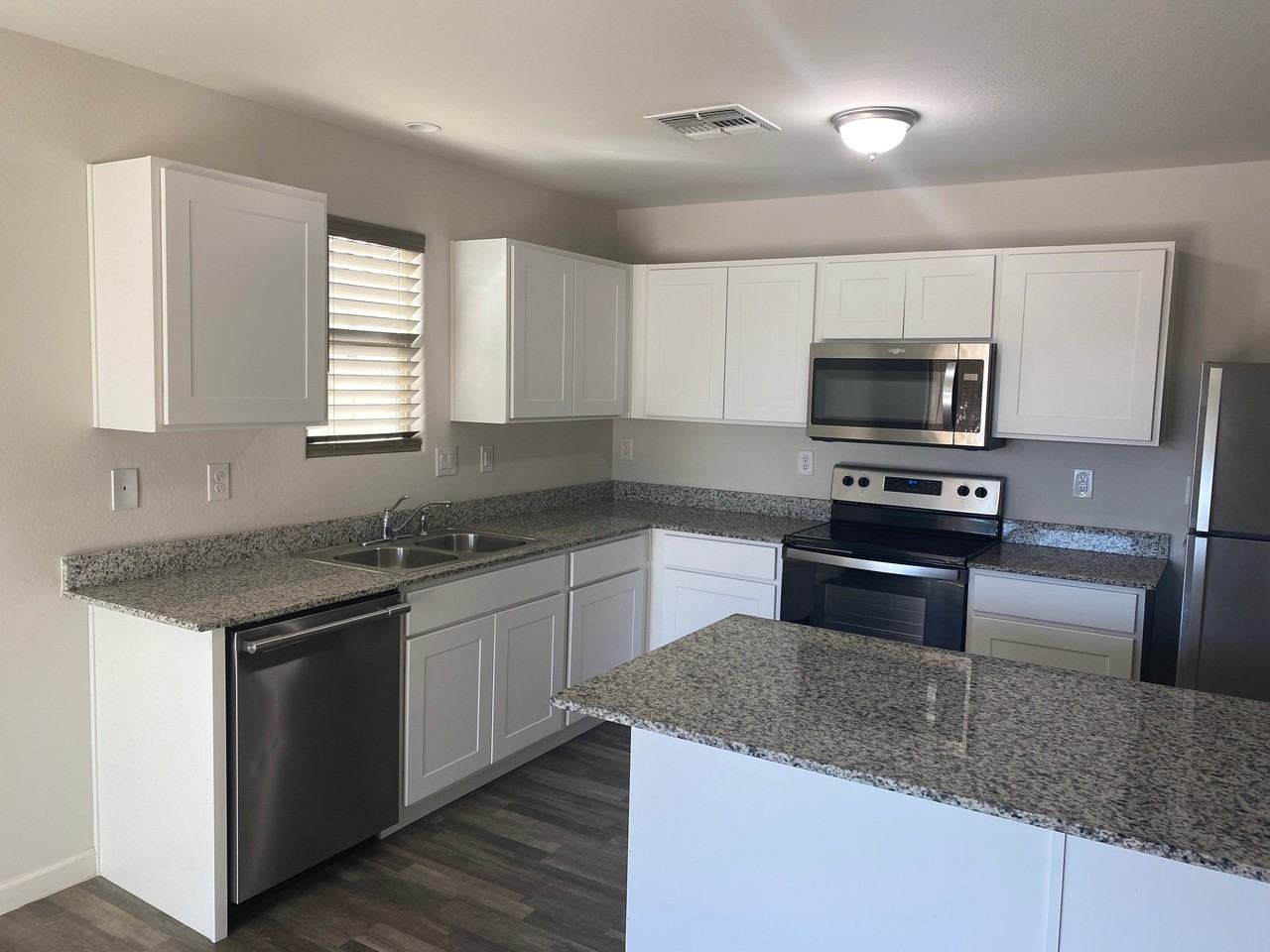 812 S Parker Pl - Photo 3 of 12