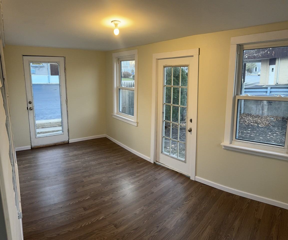 2560 Conestoga Ave - Photo 2 of 10