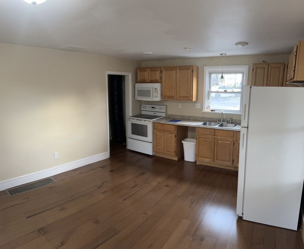 2560 Conestoga Ave - Photo 3 of 10