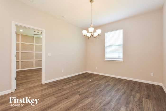 4073 Sandhill Pl - Photo 3 of 16