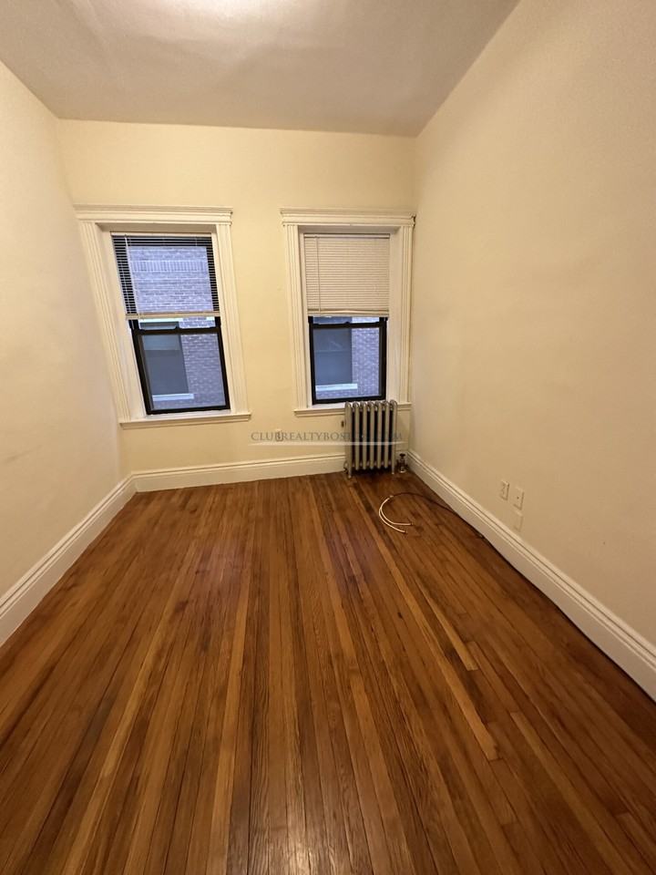 Affordable 1 bed in Fenway! - Photo 5 of 10