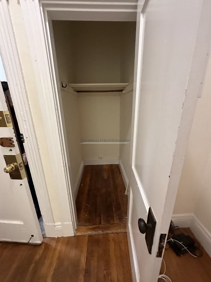 Affordable 1 bed in Fenway! - Photo 7 of 10