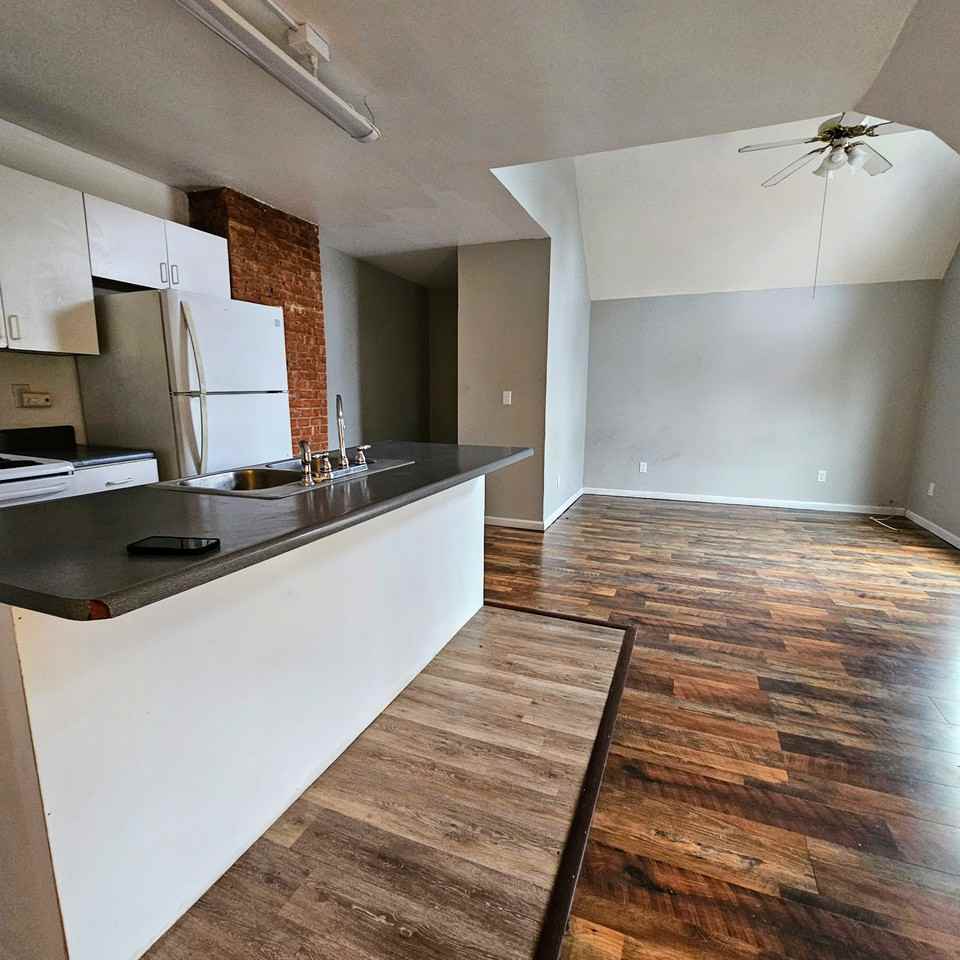 210 South Avenue #4 - Photo 3 of 8