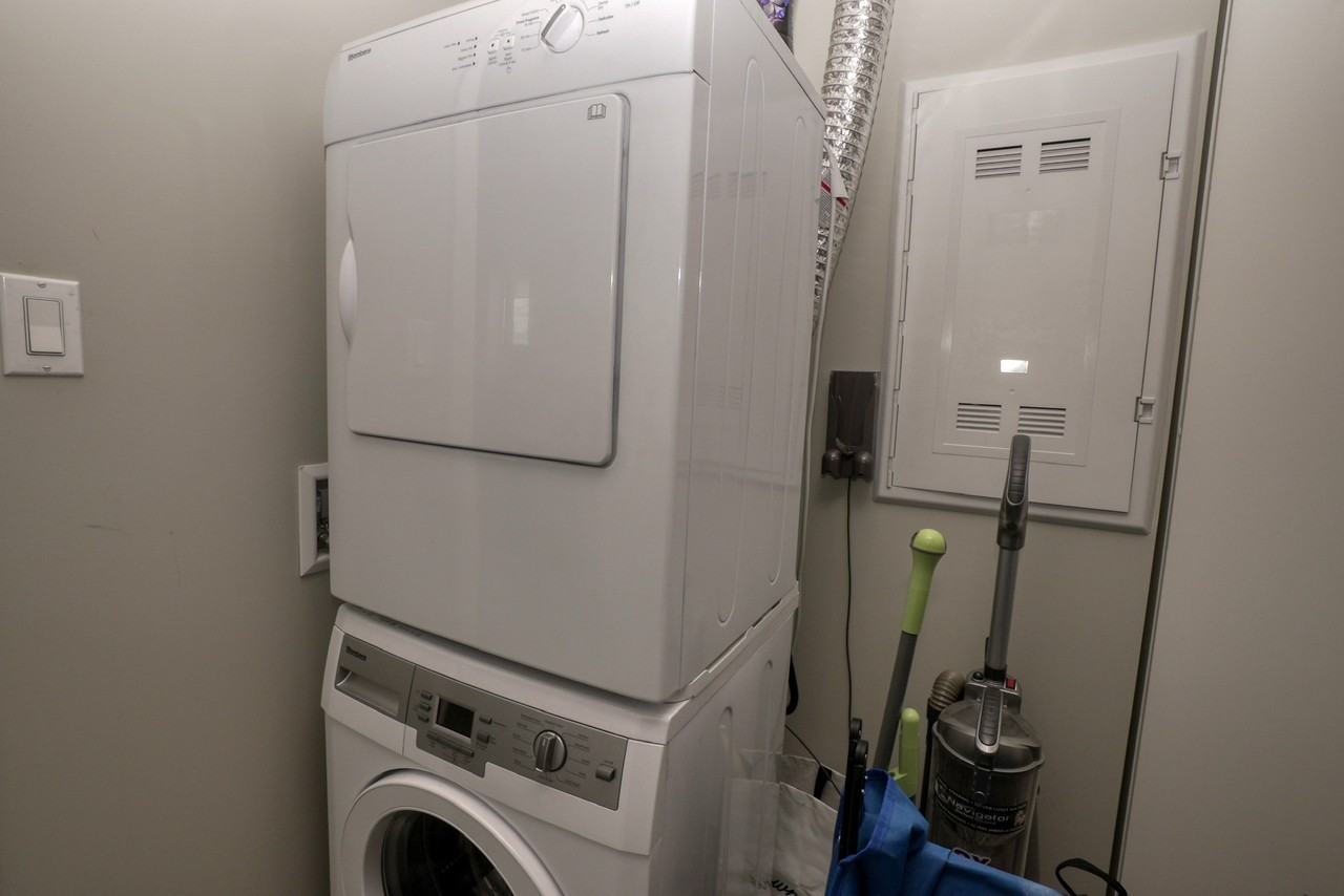 1308 Hornby St - Photo 3 of 18