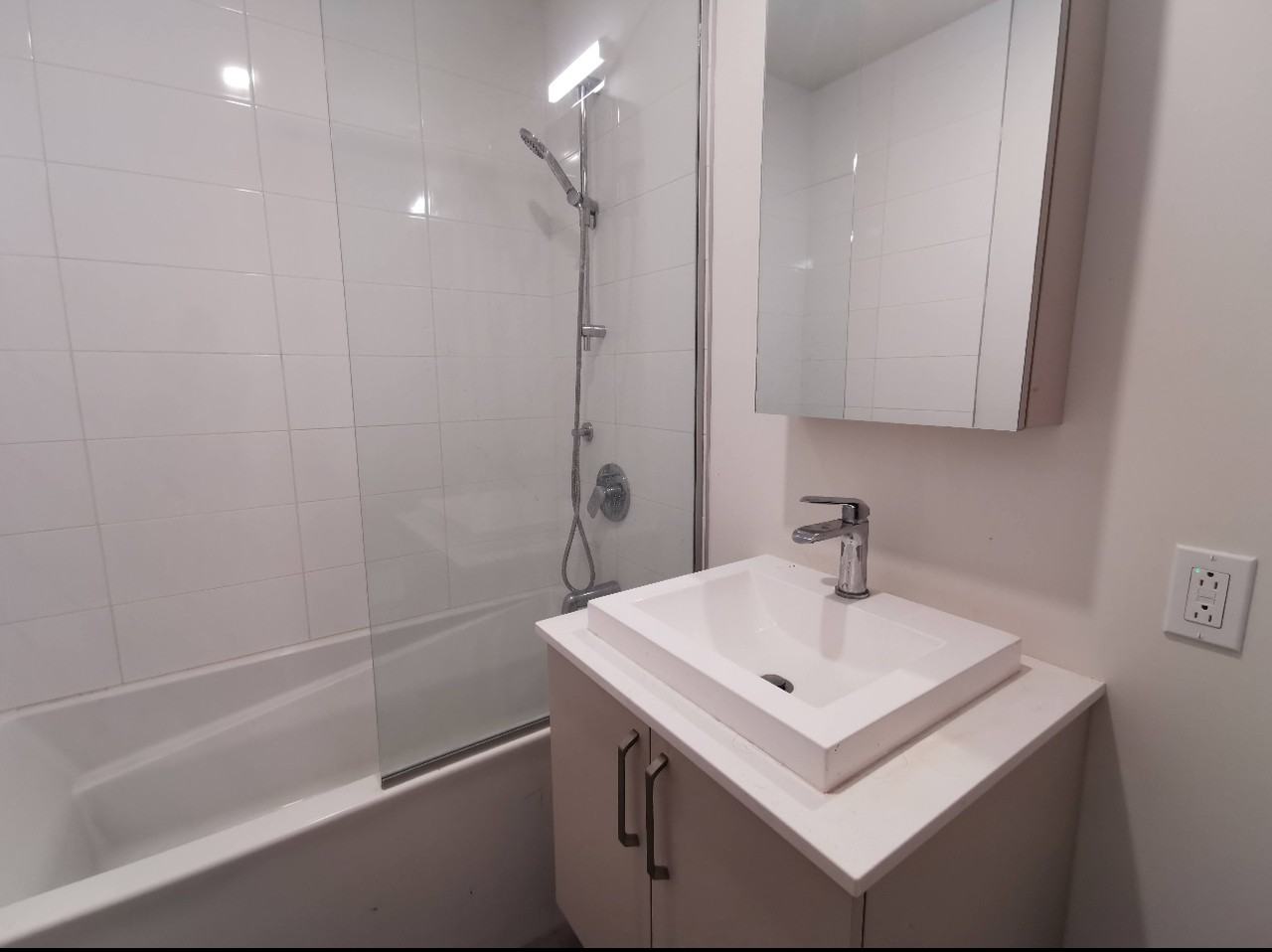 2190 Rue Ste-Catherine O - Photo 3 of 8