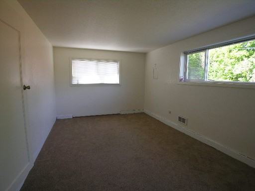 1909 19th Ave Ct - Photo 2 of 8