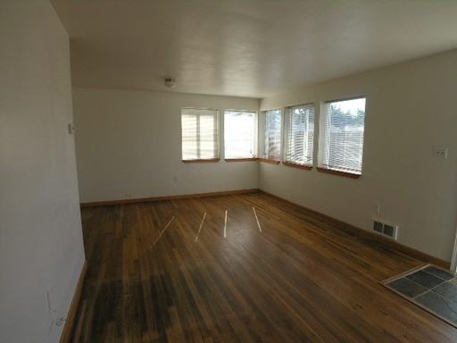 1909 19th Ave Ct - Photo 3 of 8