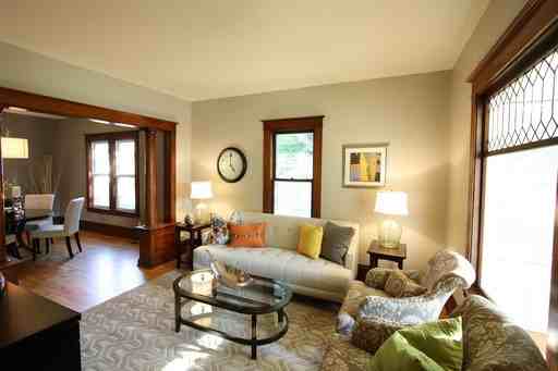 2211 Grand St NE - Photo 3 of 18