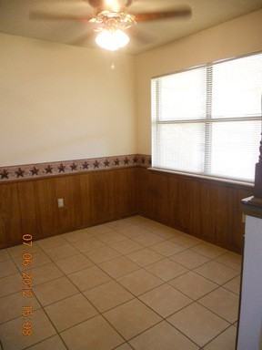 104 SE Trenton Rd - Photo 3 of 14