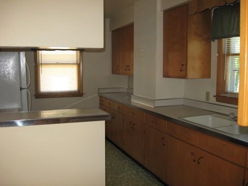 516 W Murray St - Photo 3 of 5