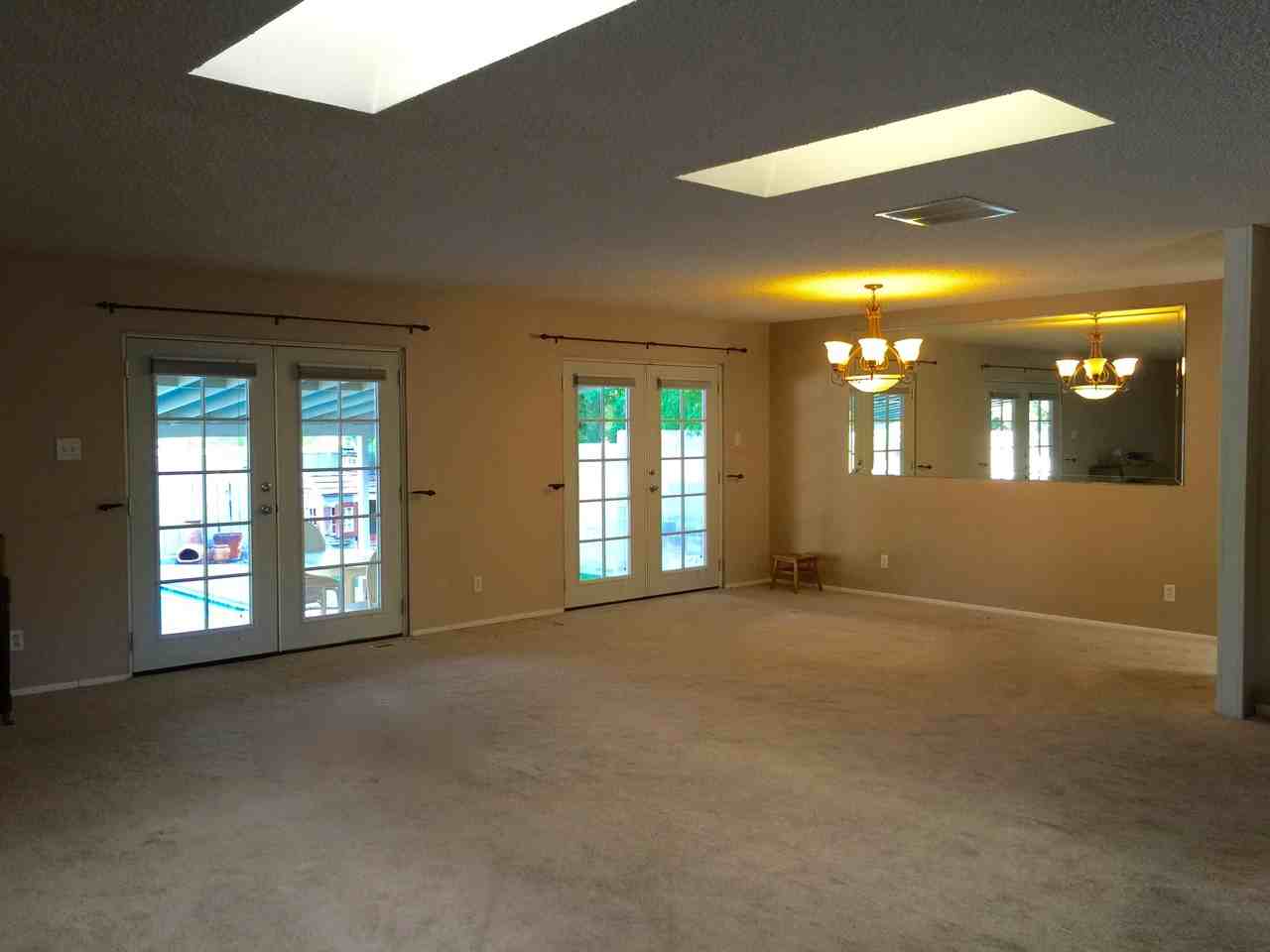 4712 Hannett Ave NE - Photo 3 of 22