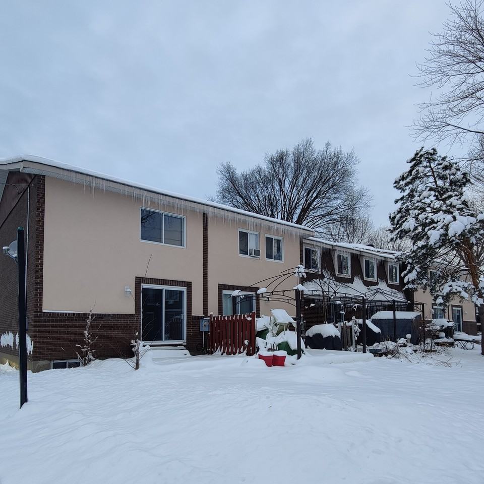 4516 Rue Medley - Photo 2 of 11