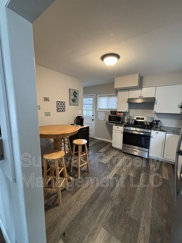 304 Carpenter St - Photo 3 of 8