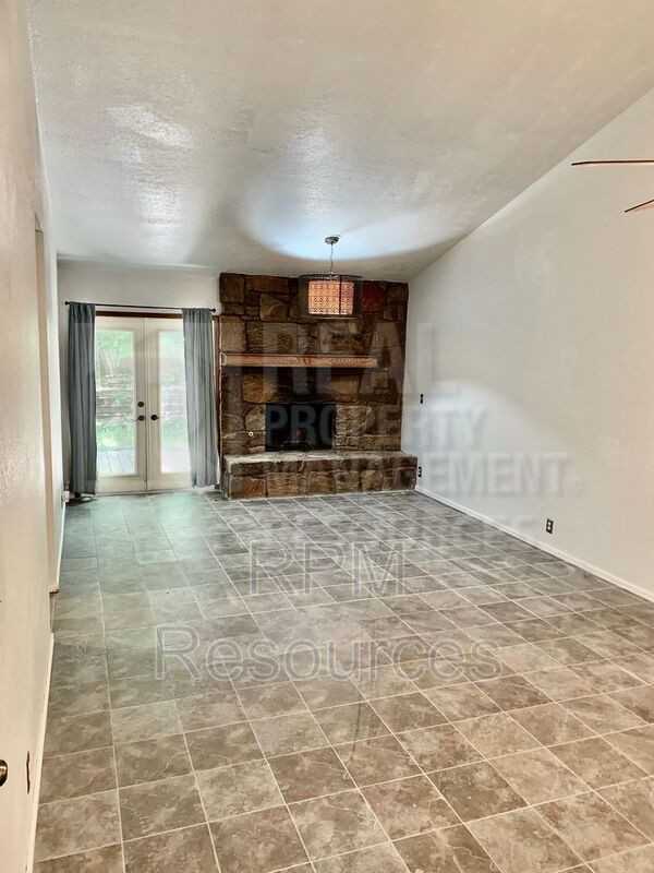 723 Rimrock Rd - Photo 4 of 15