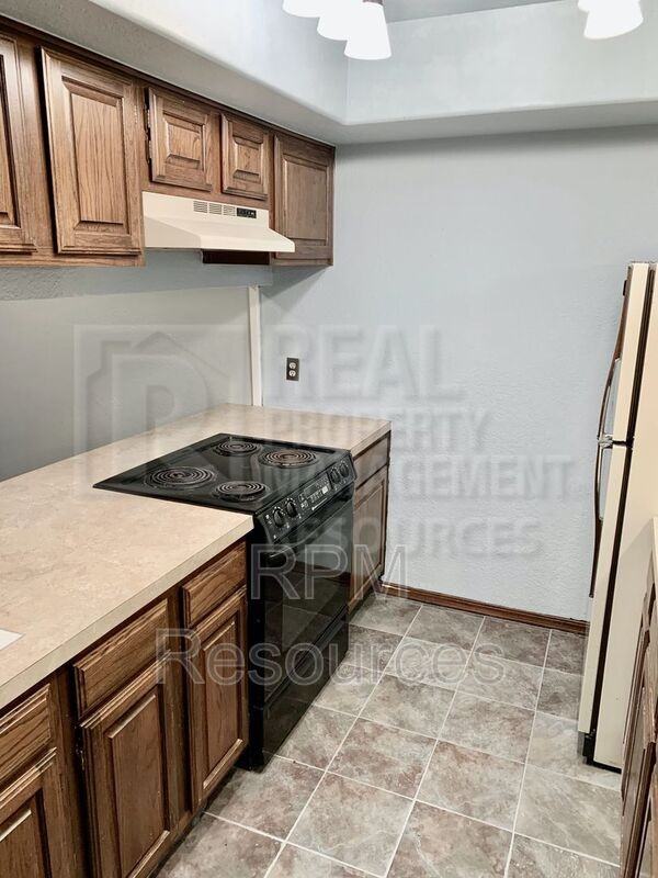 723 Rimrock Rd - Photo 6 of 15