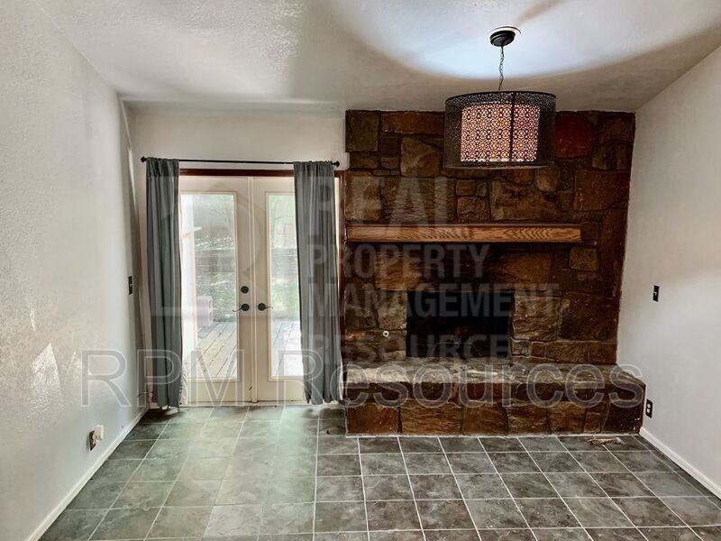 723 Rimrock Rd - Photo 7 of 15