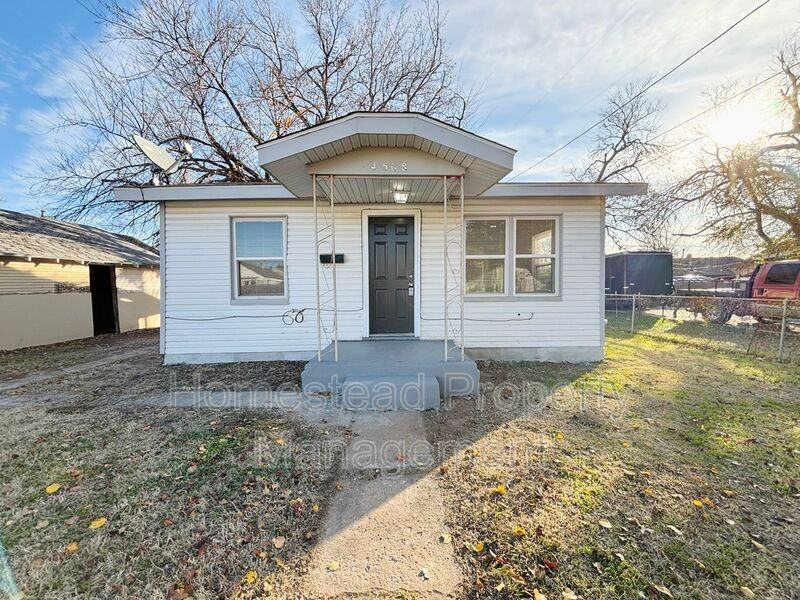 4508 S Lee Ave - Photo 2 of 16