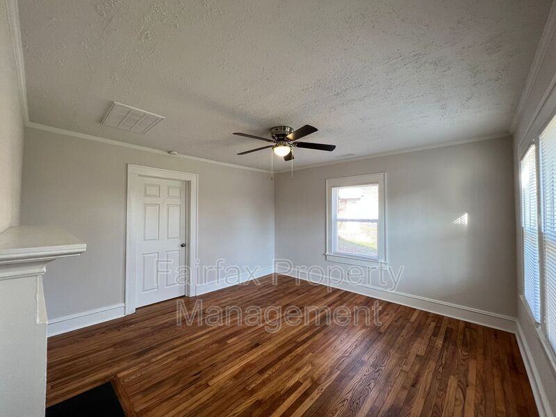 102 W Summit Ave #B - Photo 4 of 23