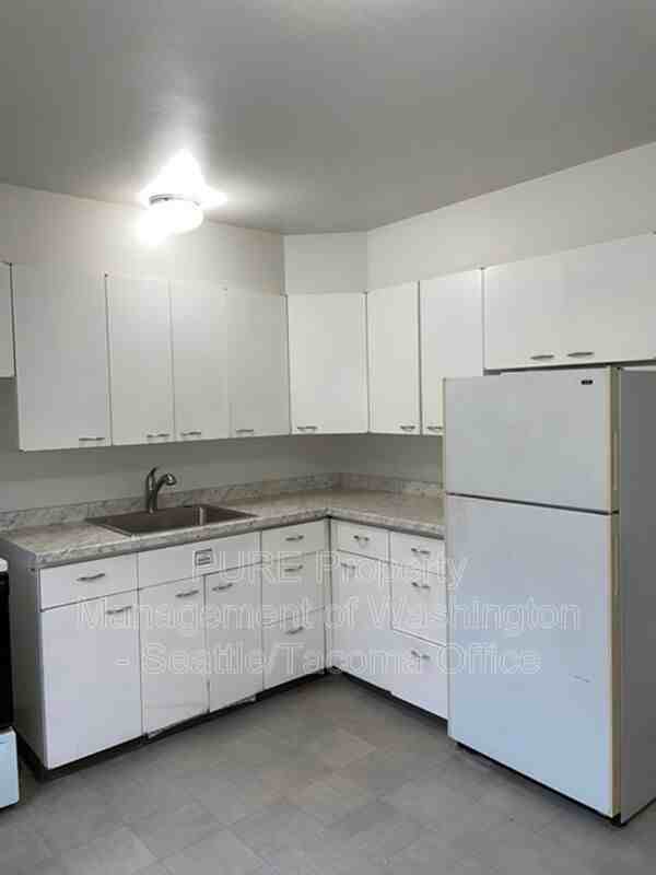 2400 55th Ave Sw - Photo 3 of 10