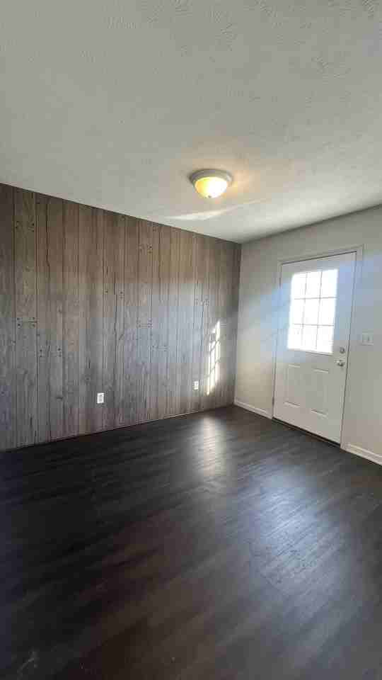 411 Country Villa - Photo 3 of 21