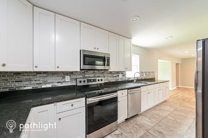 9425 Victoria Dr - Photo 2 of 19