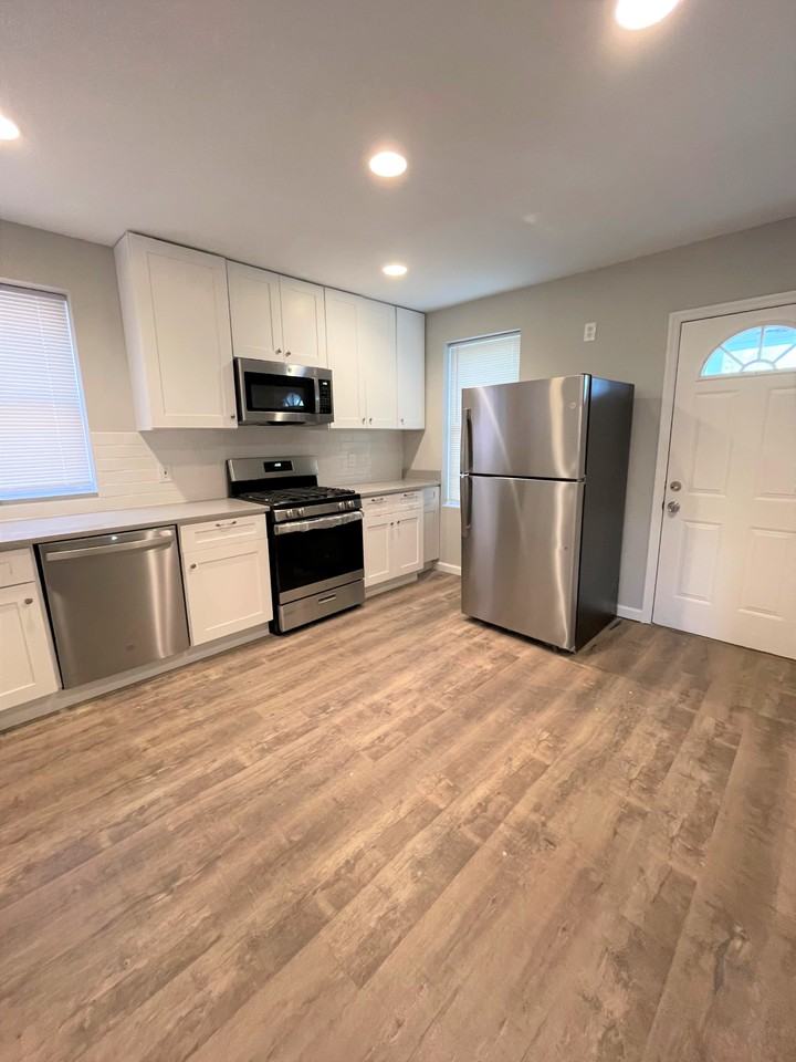 5025 Bancroft Ave #1F - Photo 3 of 10