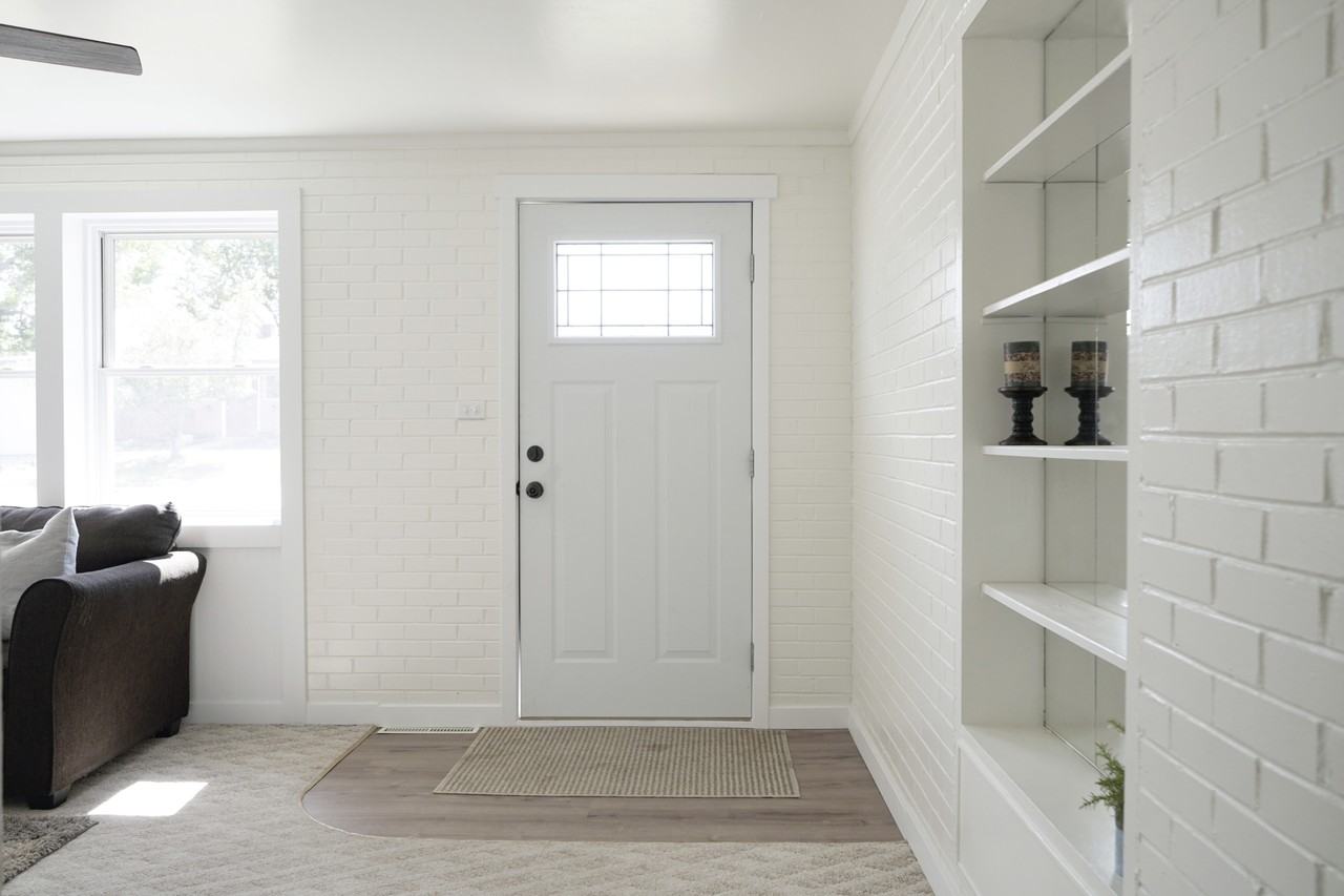 706 F St #A - Photo 2 of 9