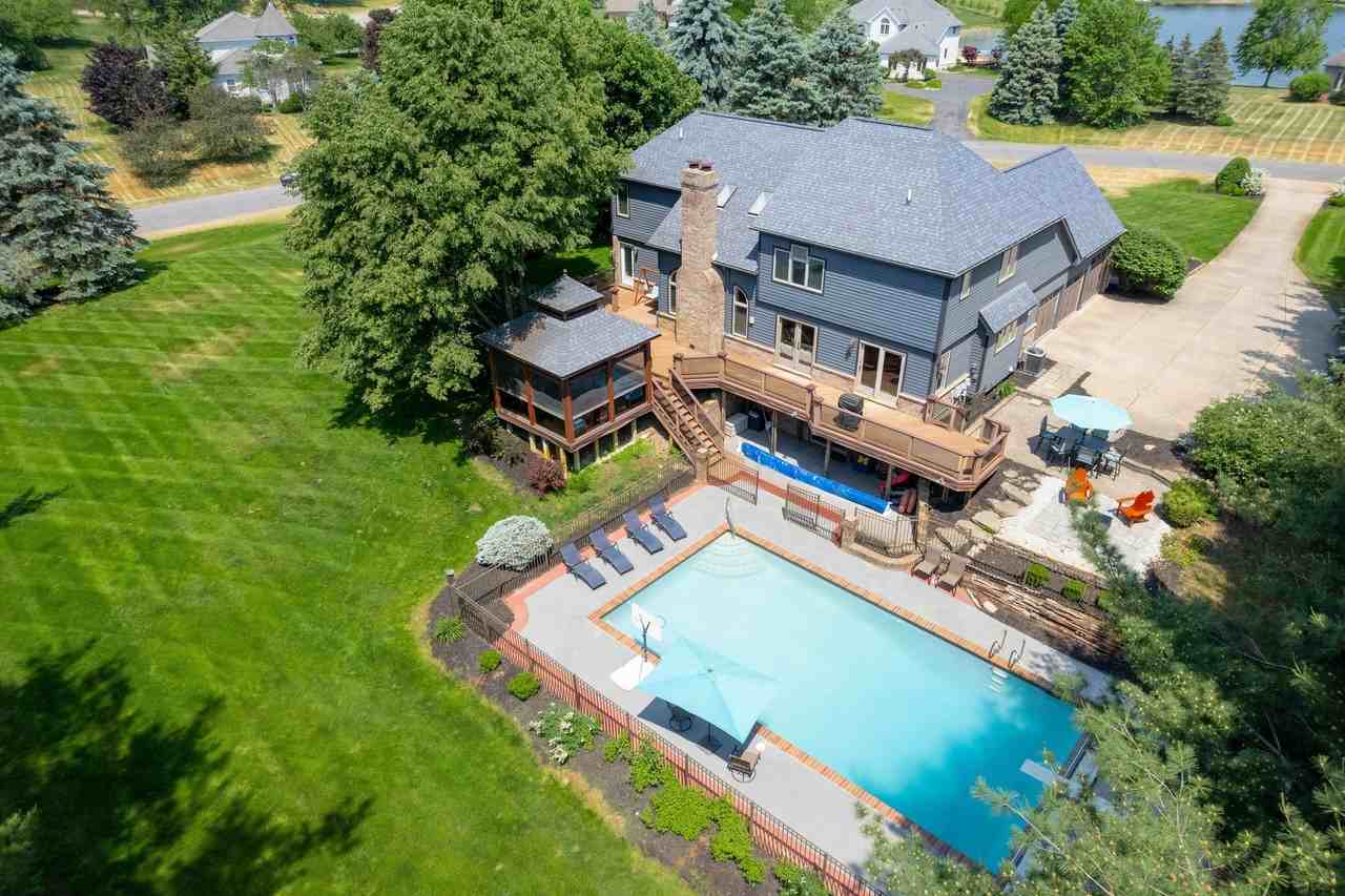 9441 York Woods Dr #NA - Photo 2 of 17