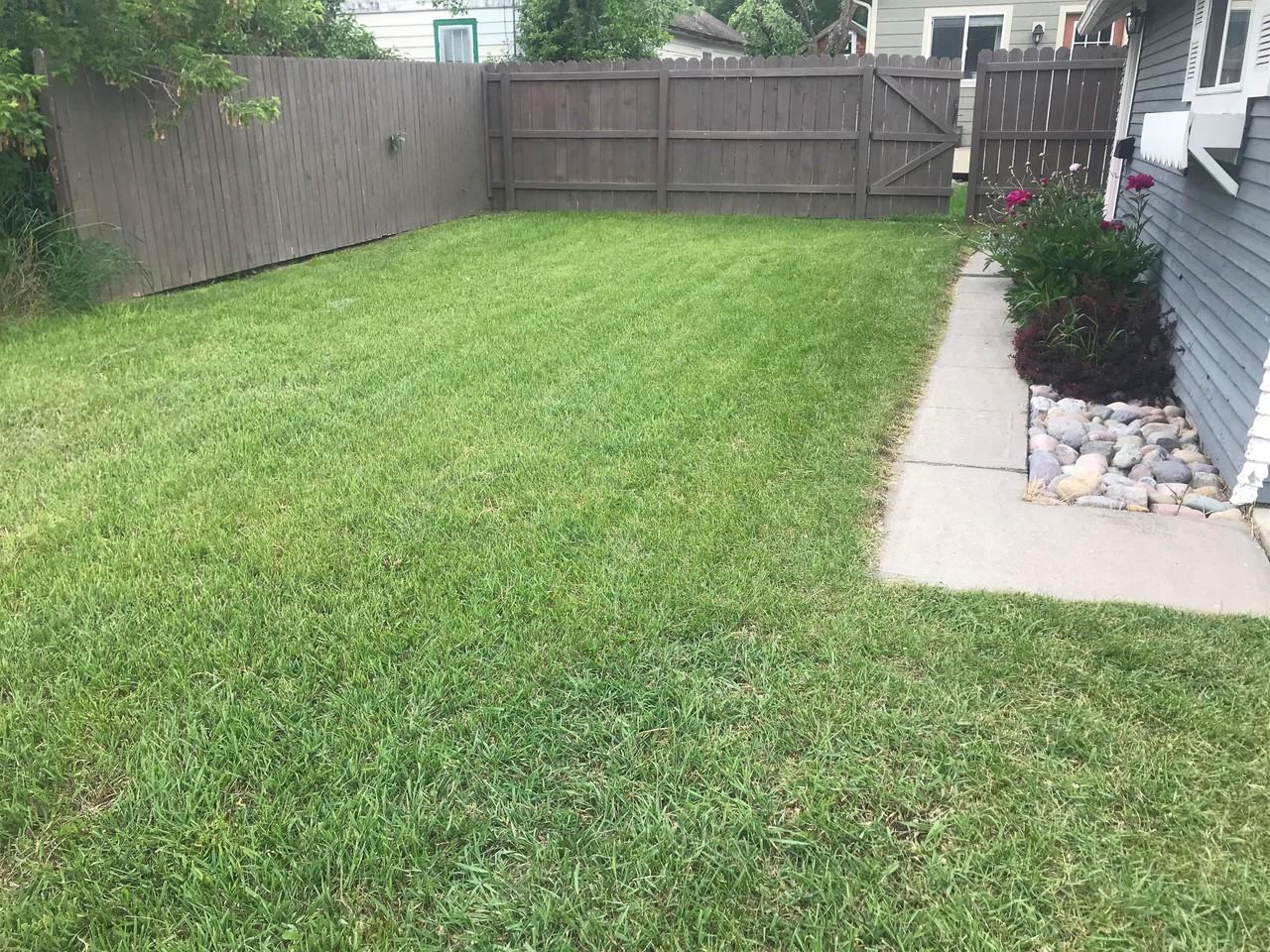 735 7th Ave E #B - Photo 3 of 10