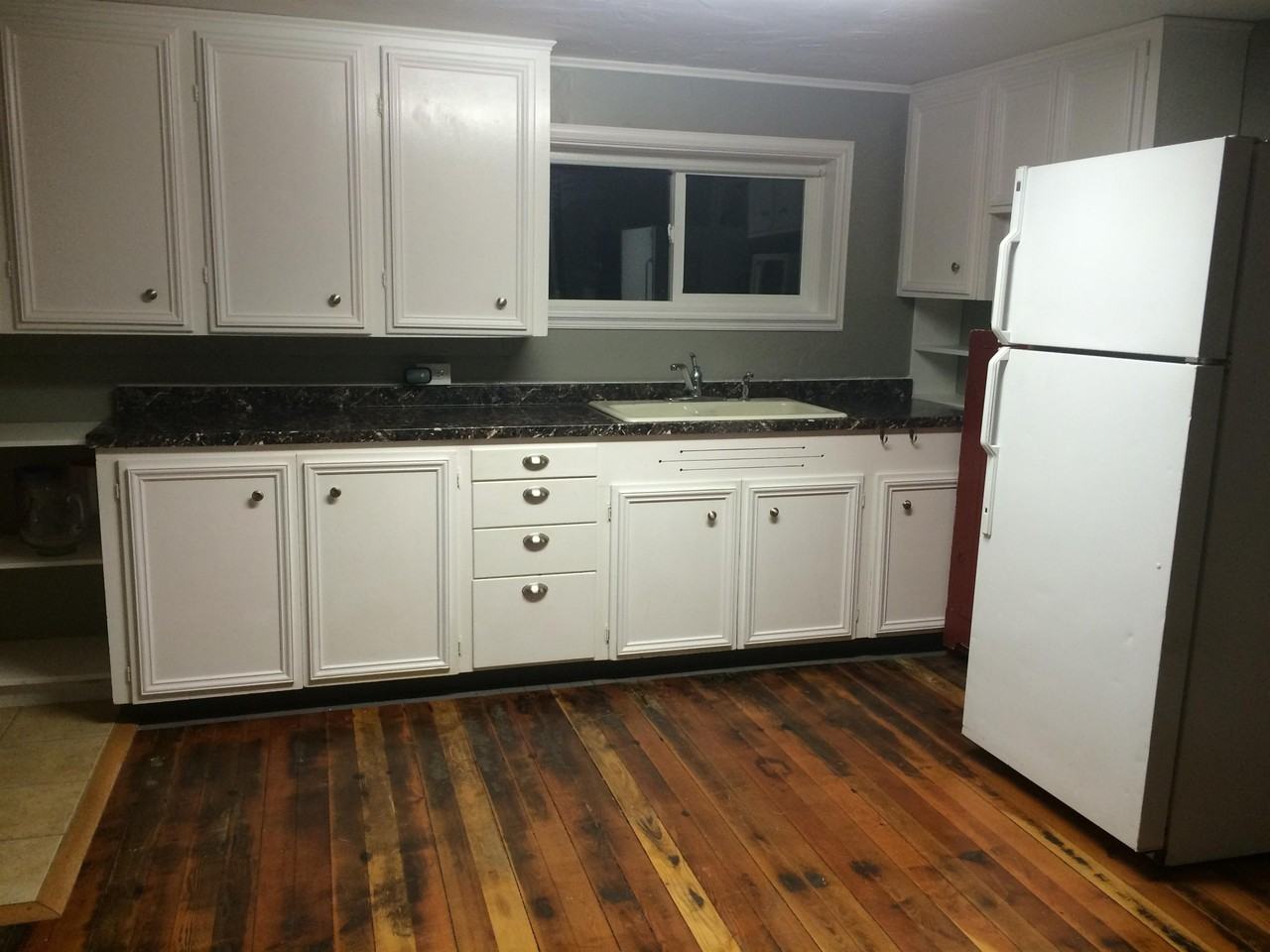 735 7th Ave E #B - Photo 4 of 10