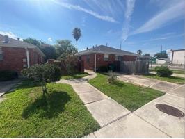 featured image of 2804 Longwood Dr #A
