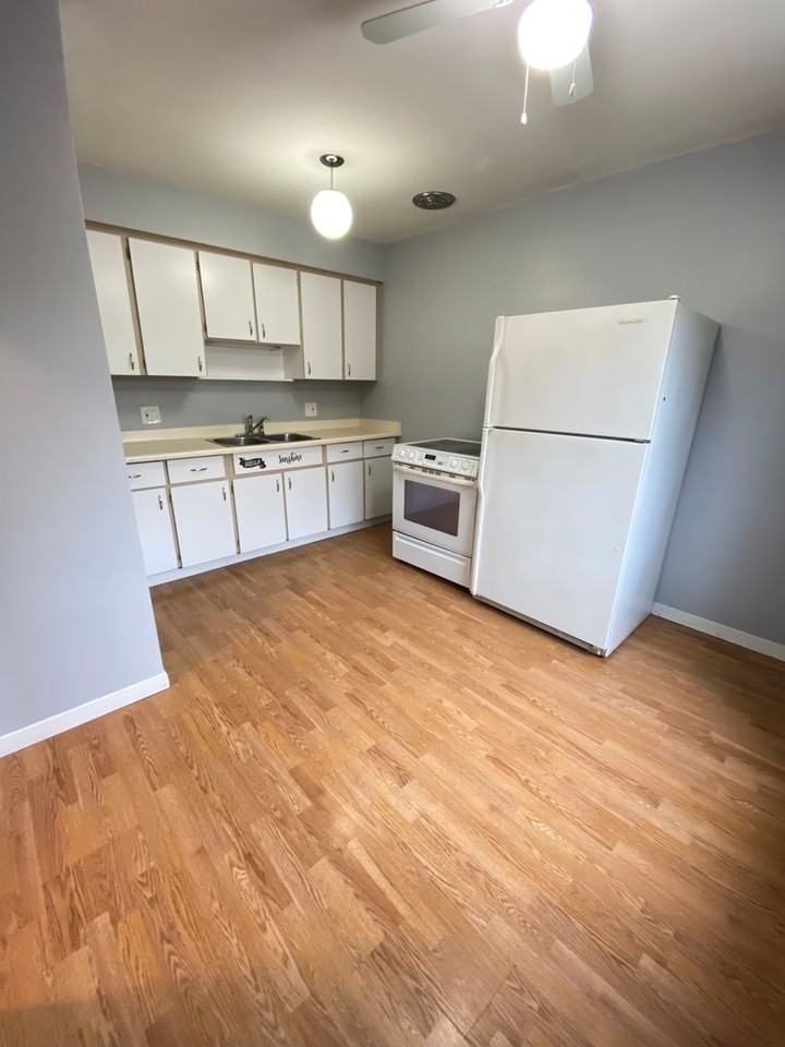 812 Wellington St - Photo 2 of 12