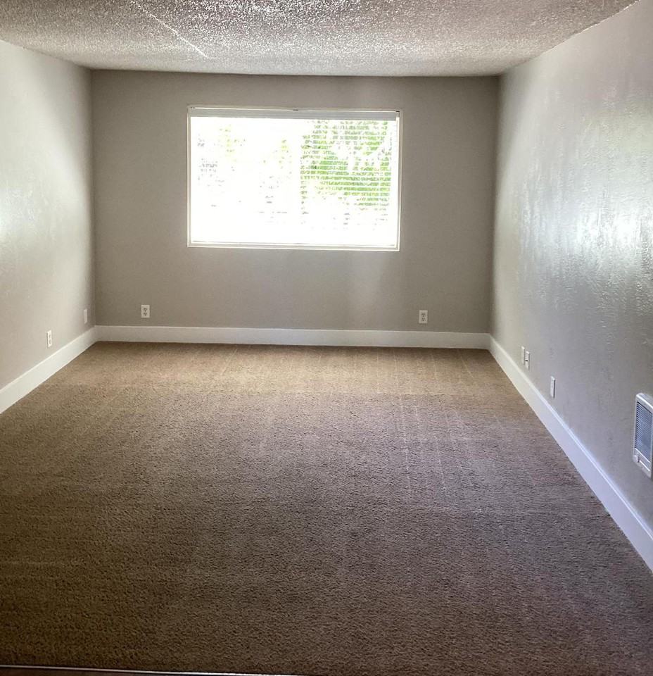 2555 Willakenzie Road - Photo 5 of 9