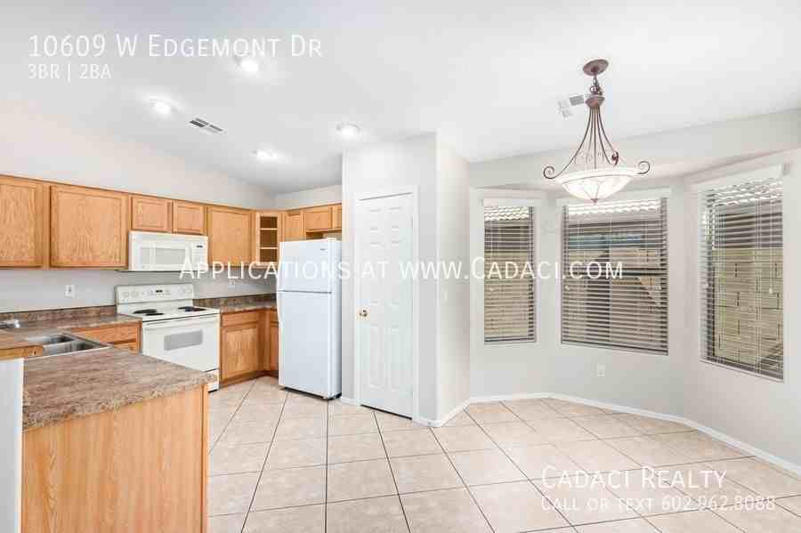 10609 W Edgemont Dr - Photo 3 of 32
