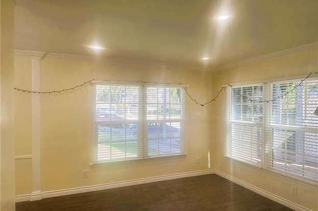 10442 Riverside Dr - Photo 3 of 13