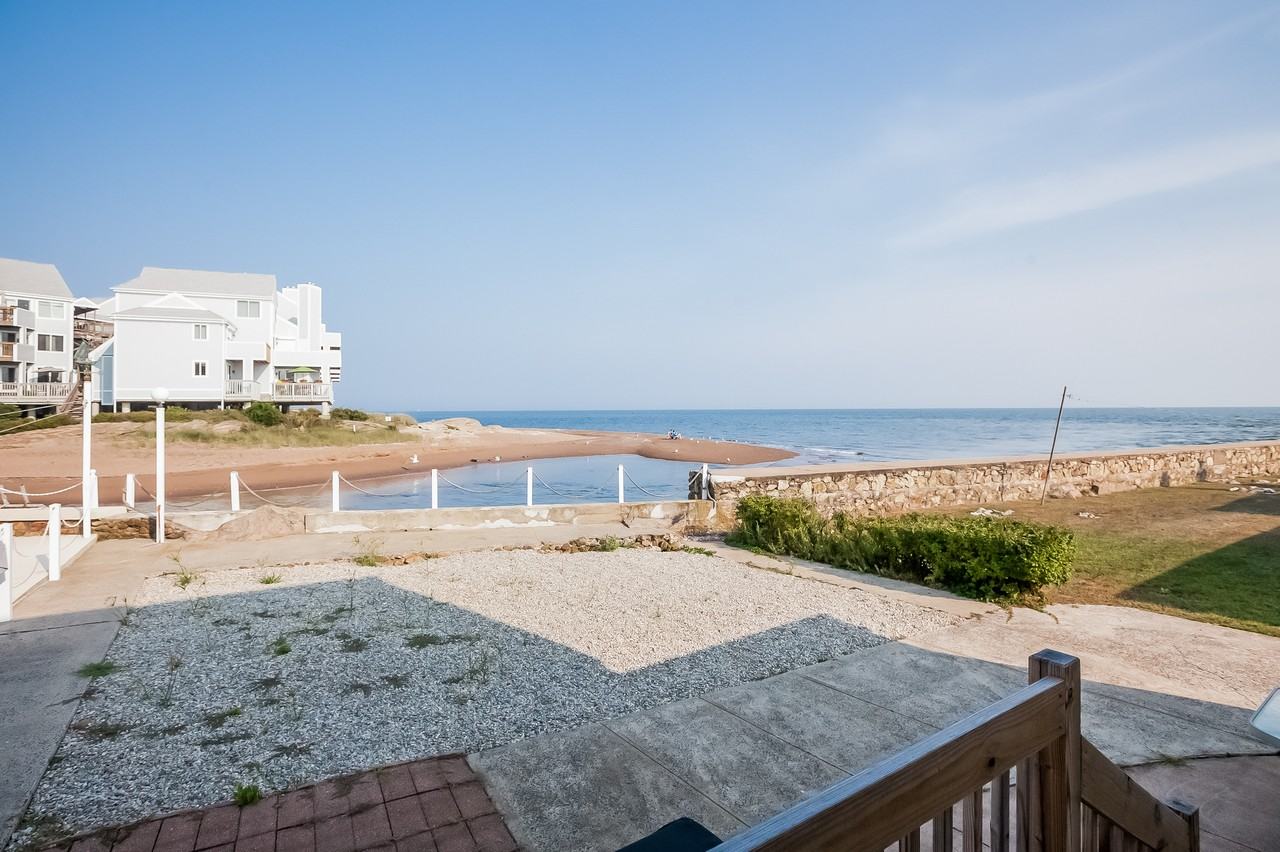 9 Jamaica Ct - Photo 2 of 23